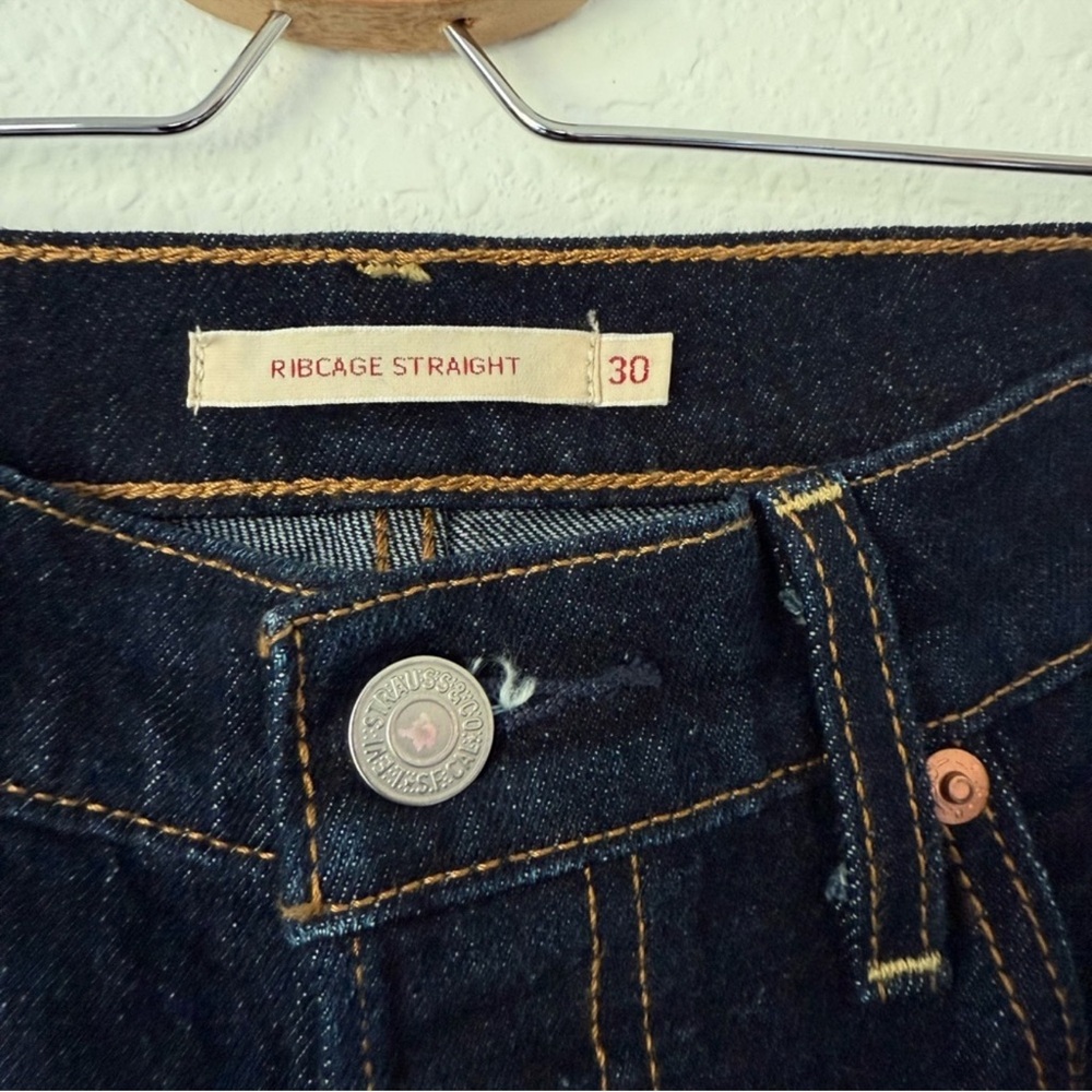 Levi’s Ribcage Full-Length Jeans in Small Course - Picture 8 of 16